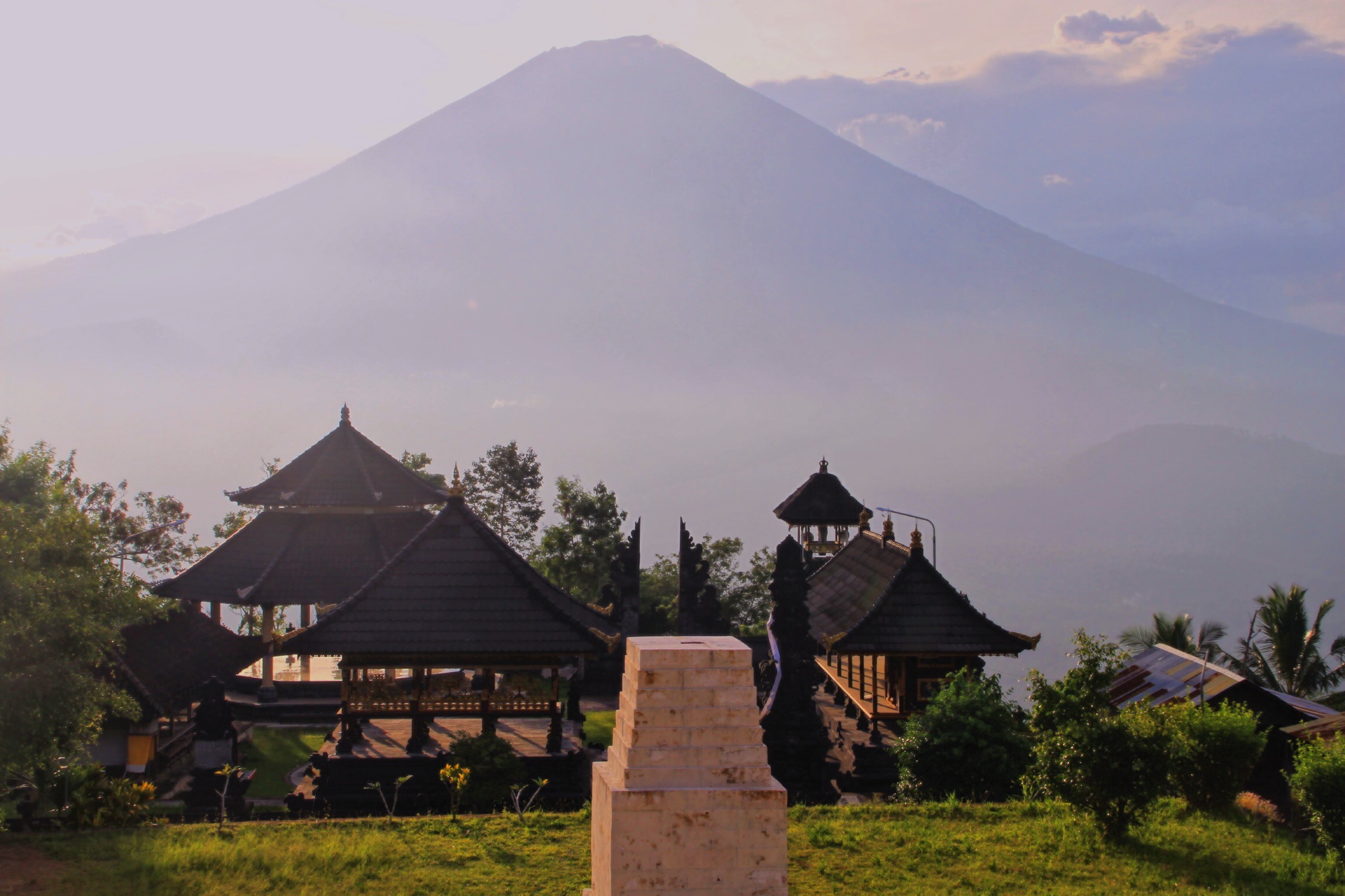 Bali Indonesian, Tempel